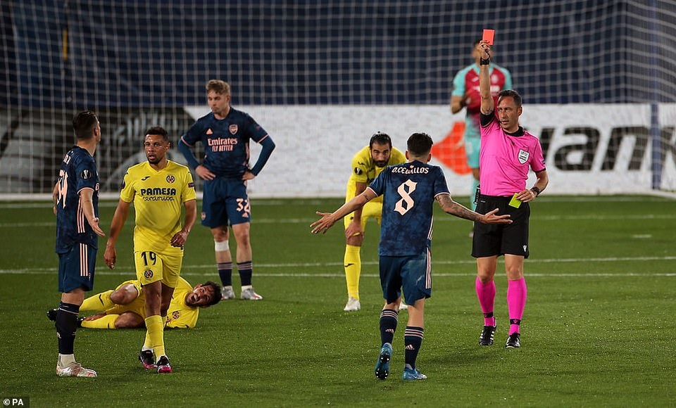 Arsenal gục ngã trước Villarreal trong trận cầu mưa thẻ phạt - 10 Arsenal gục ngã trước Villarreal trong trận cầu mưa thẻ phạt - 10