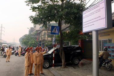 Hà Nội lắp màn hình led tuyên truyền luật giao thông