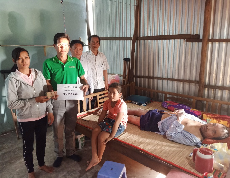Người đàn ông có bộ da như da cá sấu được bạn đọc giúp đỡ hơn 93 triệu đồng - 1 Người đàn ông có bộ da như da cá sấu được bạn đọc giúp đỡ hơn 93 triệu đồng - 1