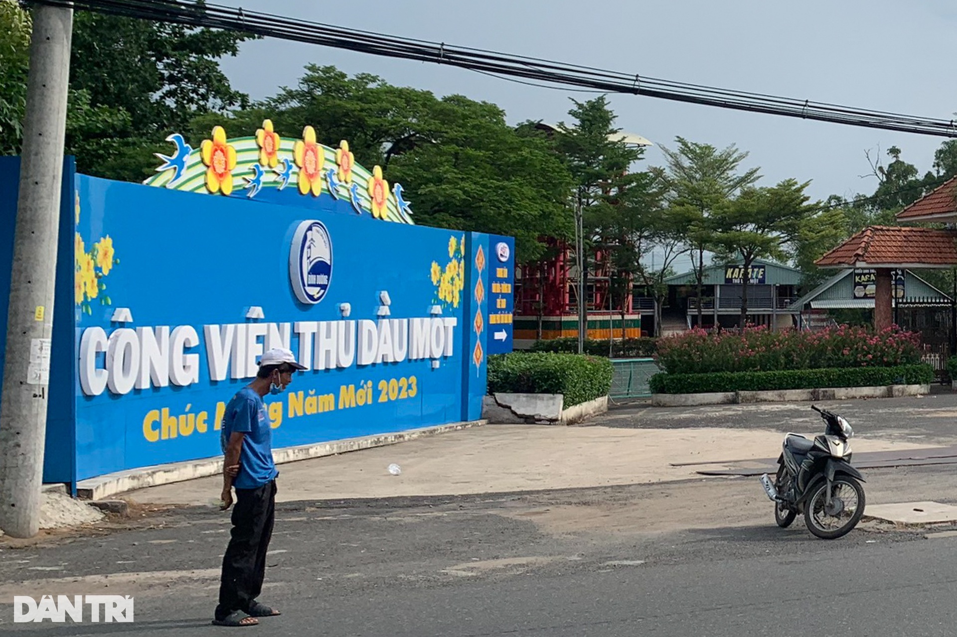 Cảnh hoang tàn, nhếch nhác ở công viên lớn nhất Bình Dương - 2 Cảnh hoang tàn, nhếch nhác ở công viên lớn nhất Bình Dương - 2