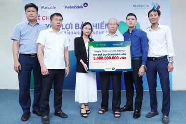 Manulife chi trả 3,6 tỷ đồng quyền lợi bảo hiểm cho khách hàng ở Nghệ An