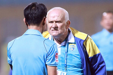 HLV Petrovic: "CLB Thanh Hóa luôn bị các trọng tài xử ép"