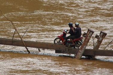 Rùng mình những chuyến qua mặt Thuồng Luồng vượt sông