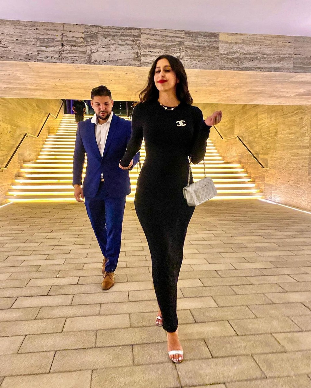 Cuộc sống của vợ triệu phú Dubai: Một ngày tiêu gần 10.000 USD - 3 Cuộc sống của vợ triệu phú Dubai: Một ngày tiêu gần 10.000 USD - 3