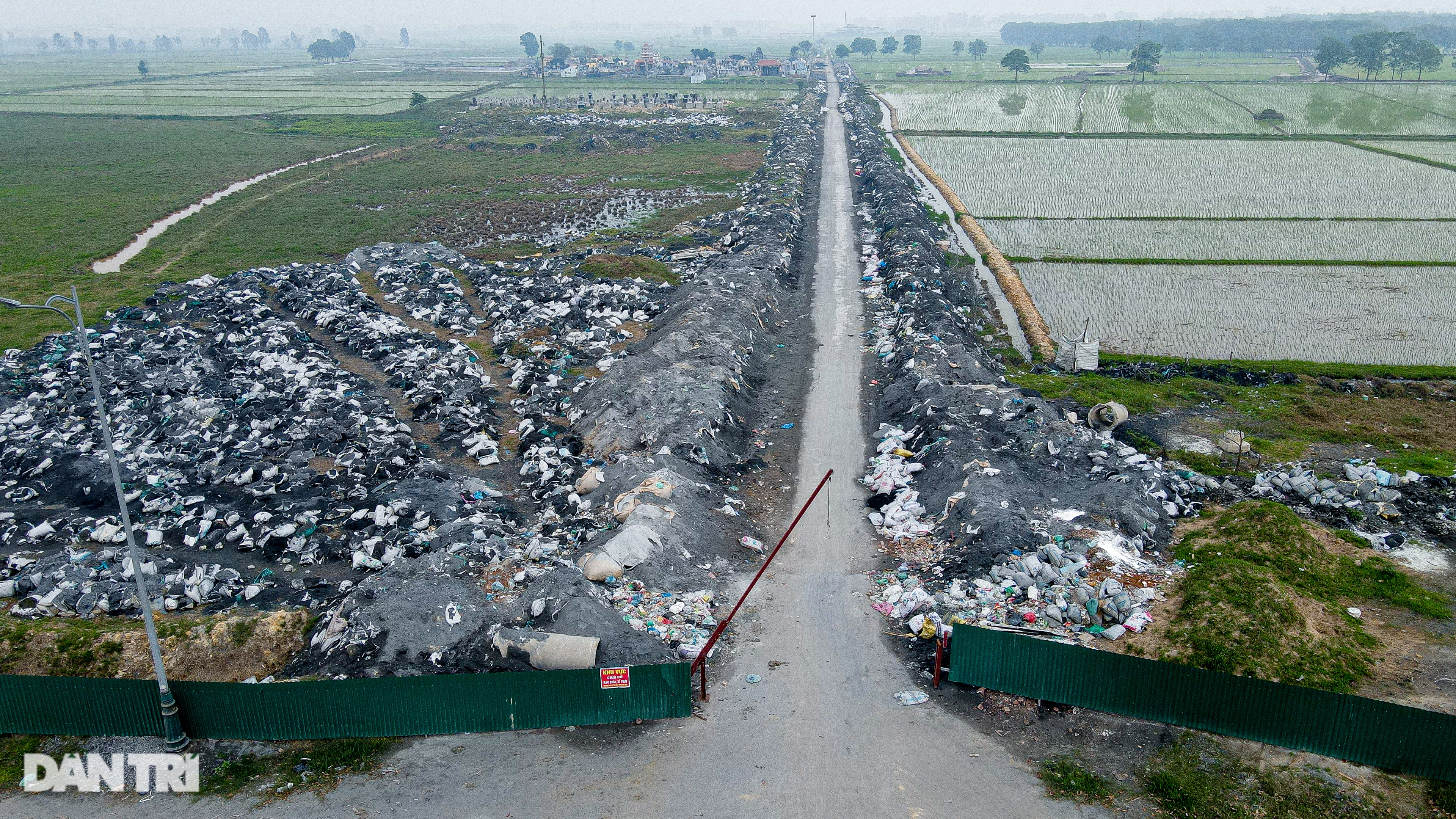 Làng ám khói, người dân nhọ nhem quanh năm vì xỉ thải nhôm ở Bắc Ninh - 11 Làng ám khói, người dân nhọ nhem quanh năm vì xỉ thải nhôm ở Bắc Ninh - 11