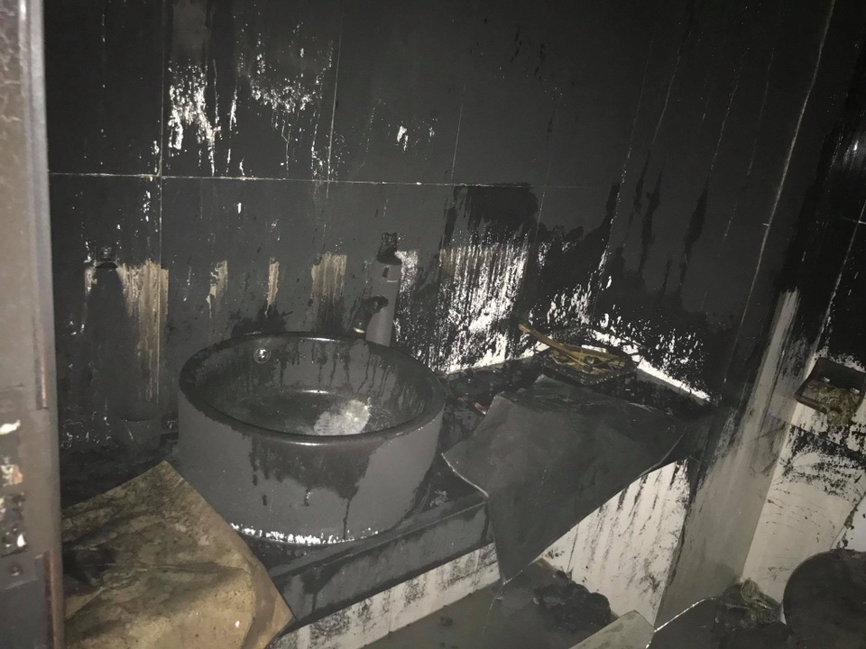 Cháy khách sạn Vinh Plaza, khách tháo chạy tán loạn - 7 Cháy khách sạn Vinh Plaza, khách tháo chạy tán loạn - 7