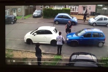 “Choáng” với cách lực sĩ thể hình “xử lý” xe đậu chắn lối đi