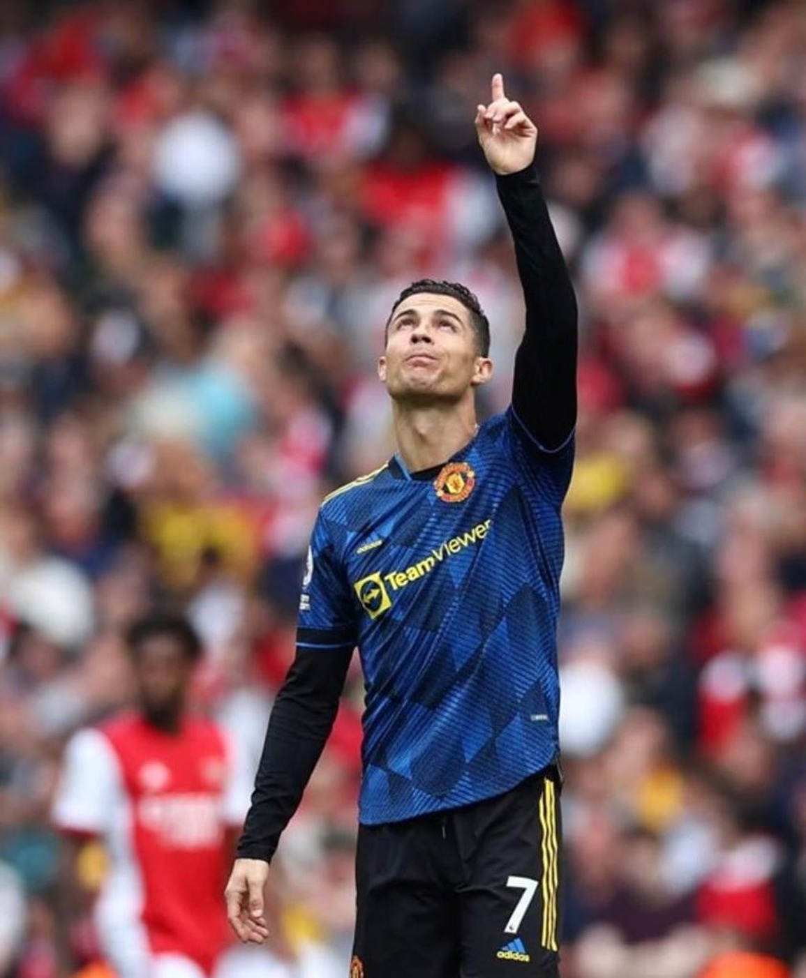 Ronaldo mỉm cười trở lại sau bi kịch mất con - 6 Ronaldo mỉm cười trở lại sau bi kịch mất con - 6