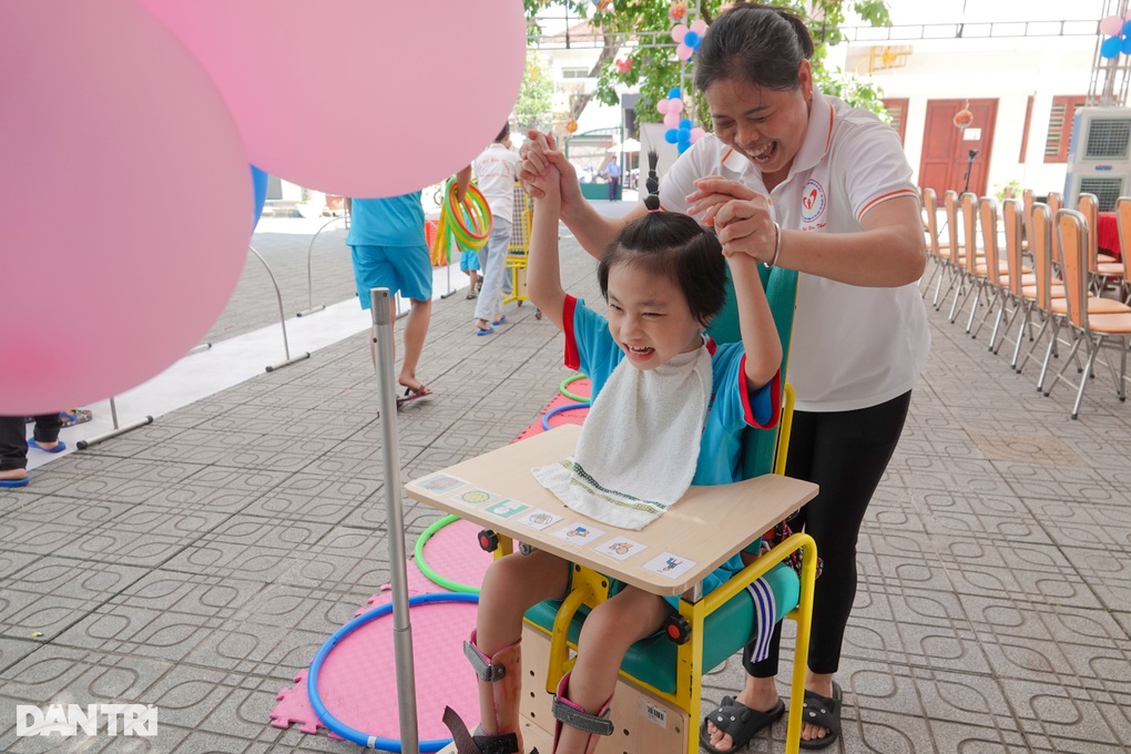 Bữa tiệc yêu thương của những đứa trẻ không biết tết Trung thu là gì - 1 Bữa tiệc yêu thương của những đứa trẻ không biết tết Trung thu là gì - 1