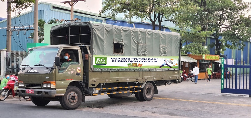 Sài Gòn Food tiếp sức 20.000 gói cháo cho cán bộ y tế tuyến đầu chống dịch covid-19 - 3 Sài Gòn Food tiếp sức 20.000 gói cháo cho cán bộ y tế tuyến đầu chống dịch covid-19 - 3
