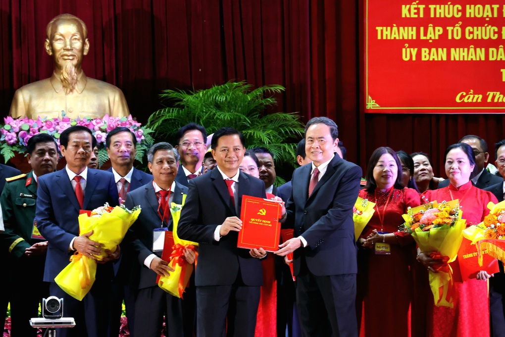 Cần Thơ phân công nhiệm vụ Chủ tịch và các Phó Chủ tịch thành phố - 1 Cần Thơ phân công nhiệm vụ Chủ tịch và các Phó Chủ tịch thành phố - 1