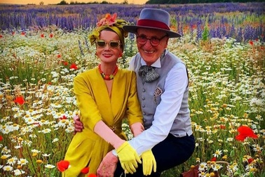 Hai ông bà cụ gây sốt mỗi lần xuống phố vì ăn mặc quá... “bảnh”