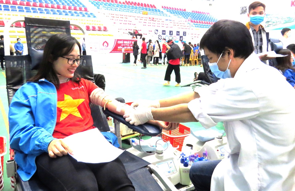 Hơn 600 bạn trẻ tham gia hiến máu tình nguyện trong ngày Chủ nhật đỏ - 1 Hơn 600 bạn trẻ tham gia hiến máu tình nguyện trong ngày Chủ nhật đỏ - 1