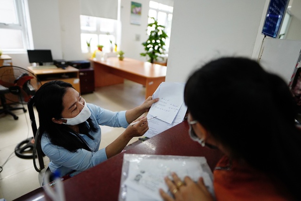 24 năm làm nhà nước, lương chỉ hơn 8 triệu đồng - 2 24 năm làm nhà nước, lương chỉ hơn 8 triệu đồng - 2