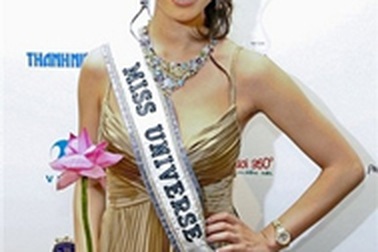 Hoa hậu hoàn vũ 2007 Riyo Mori đã đến Việt Nam