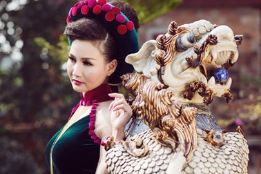 Hoa hậu Quý bà châu Á khoe sắc trong áo dài cung đình