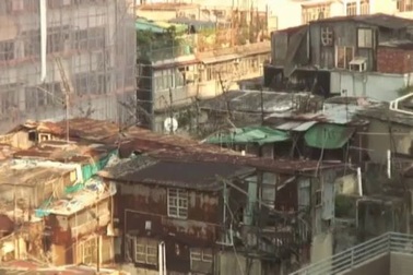 Những khu ổ chuột xập xệ giữa Hong Kong hoa lệ