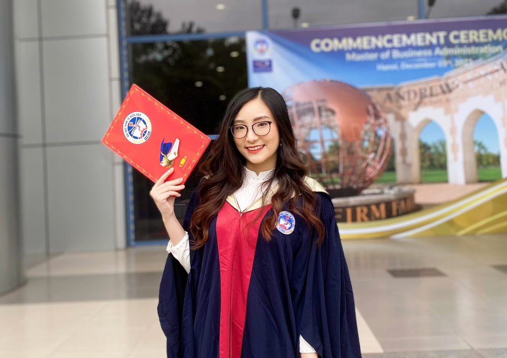 Nữ thủ khoa tốt nghiệp với điểm số tuyệt đối, được Big 4 mời làm việc - 4 Nữ thủ khoa tốt nghiệp với điểm số tuyệt đối, được Big 4 mời làm việc - 4