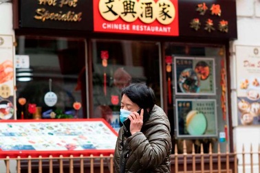 Chủ nhà hàng Trung Quốc bị nhổ nước bọt vào mặt