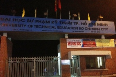 Nam sinh viên nằm chết trên vũng máu trong khu giảng đường đại học