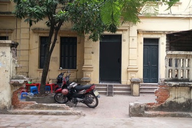 Cắt điện, nước công trình vi phạm ở nhà 37 Quang Trung