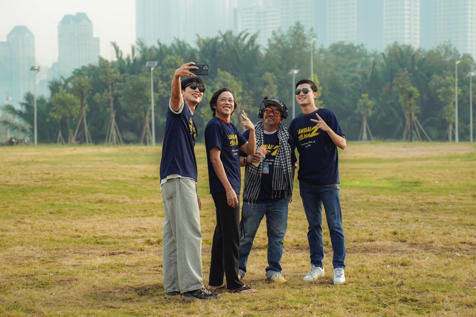 NSƯT Hoài Linh sau 5 năm mắc ung thư: Vẫn ăn cá khô, kể chuyện đi buôn đất - 2