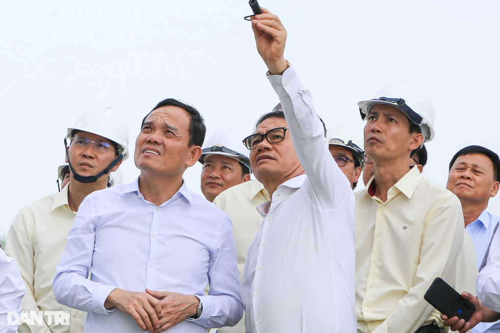 Tỷ phú Trần Bá Dương: Quảng Nam phát triển logistics rất khả thi - 2 Tỷ phú Trần Bá Dương: Quảng Nam phát triển logistics rất khả thi - 2