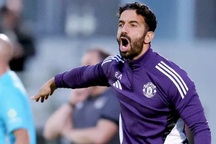 Man Utd bị loại ở Cúp Liên đoàn Anh, HLV Amorim bênh vực thủ môn Onana