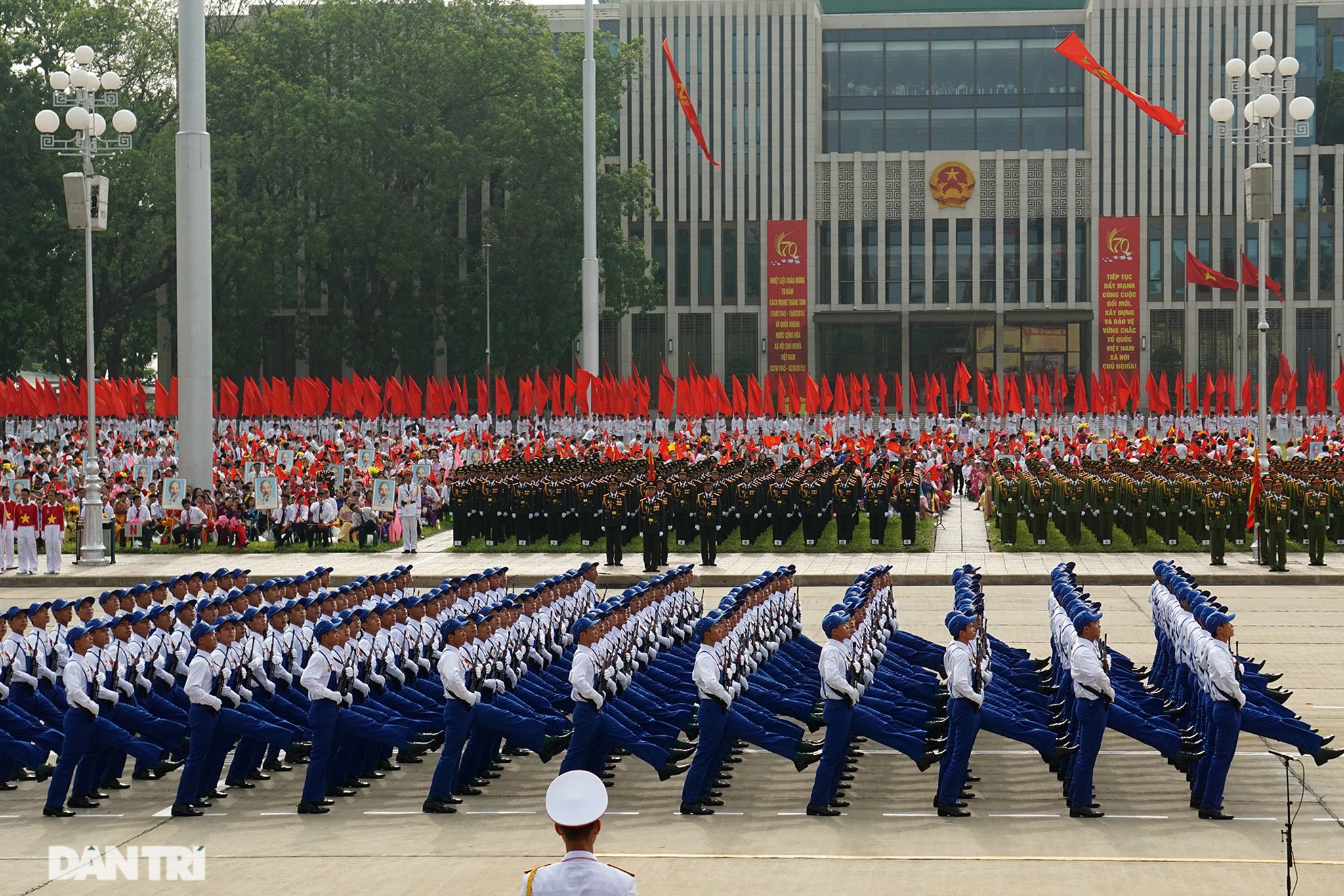 Ngắm Lễ diễu binh hùng tráng, rộn ràng đường phố Thủ đô dịp Quốc khánh 2015 - 17 Ngắm Lễ diễu binh hùng tráng, rộn ràng đường phố Thủ đô dịp Quốc khánh 2015 - 17