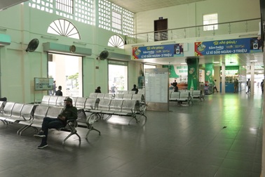 Tình cảnh vài ba khách giữa hàng trăm ghế trống tại các bến xe Hà Nội