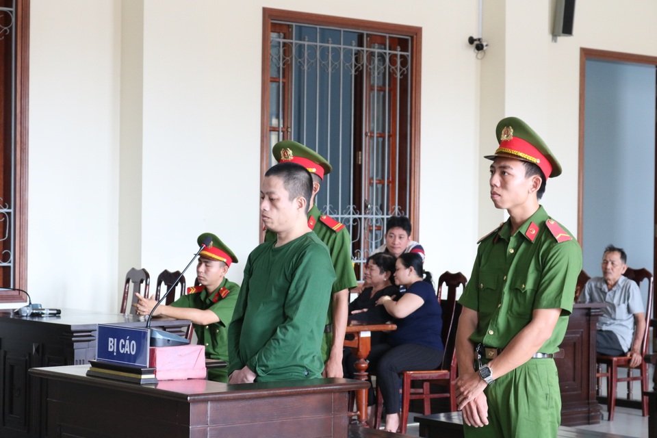 Chồng phê ma túy đâm chết vợ - 1 Chồng phê ma túy đâm chết vợ - 1