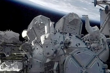 Sự cố khiến phi hành gia “mắc kẹt” ngoài không gian 20 phút