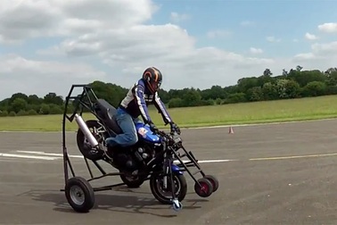 Dụng cụ tập bốc đuôi xe máy cho người mới tập