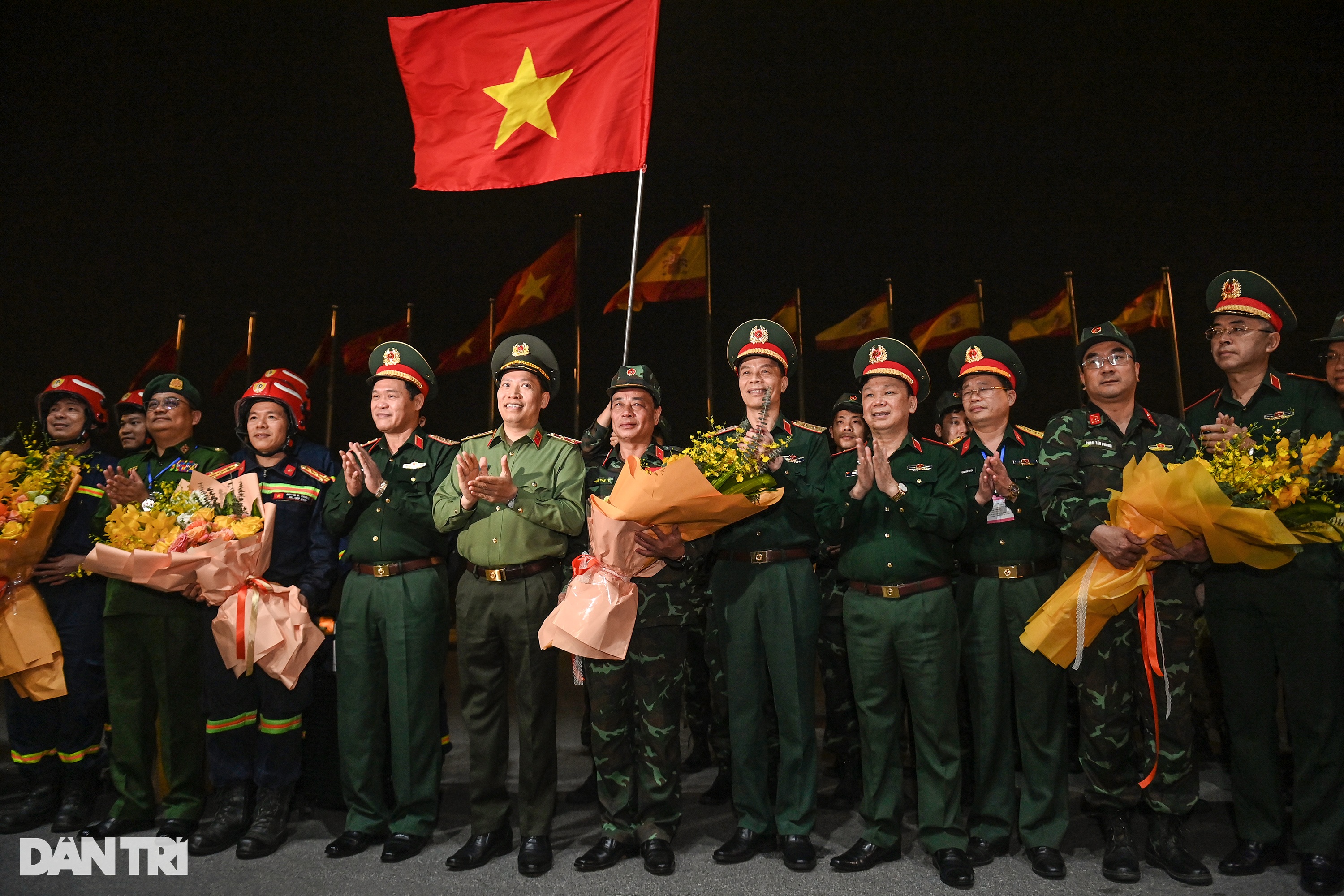 Những chú chó nghiệp vụ quả cảm của đoàn cứu nạn Việt Nam tại Myanmar - 1 Những chú chó nghiệp vụ quả cảm của đoàn cứu nạn Việt Nam tại Myanmar - 1