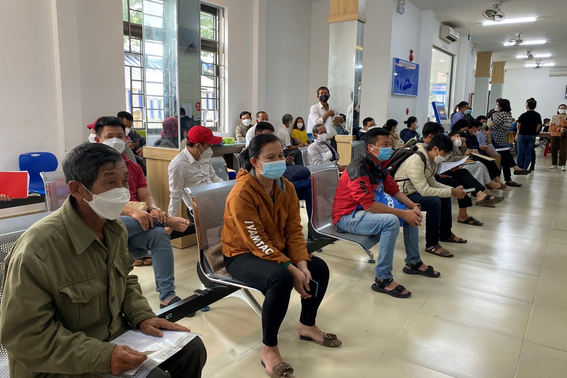Đà Nẵng: 3 ngày xếp hàng từ sáng sớm chưa làm được thủ tục đất đai - 2 Đà Nẵng: 3 ngày xếp hàng từ sáng sớm chưa làm được thủ tục đất đai - 2