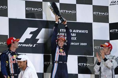 Vettel “bay” về đích trong nỗi thất vọng của Hamilton