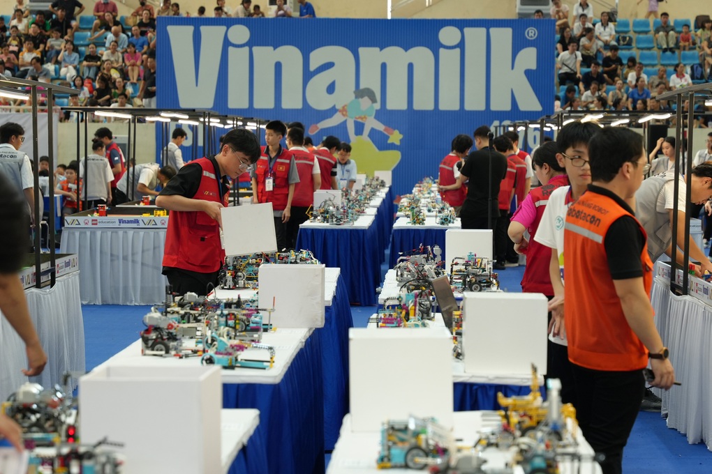 Vinamilk đồng hành với 1.500 tài năng trẻ trong cuộc thi Robotacon WRO 2024 - 1 Vinamilk đồng hành với 1.500 tài năng trẻ trong cuộc thi Robotacon WRO 2024 - 1