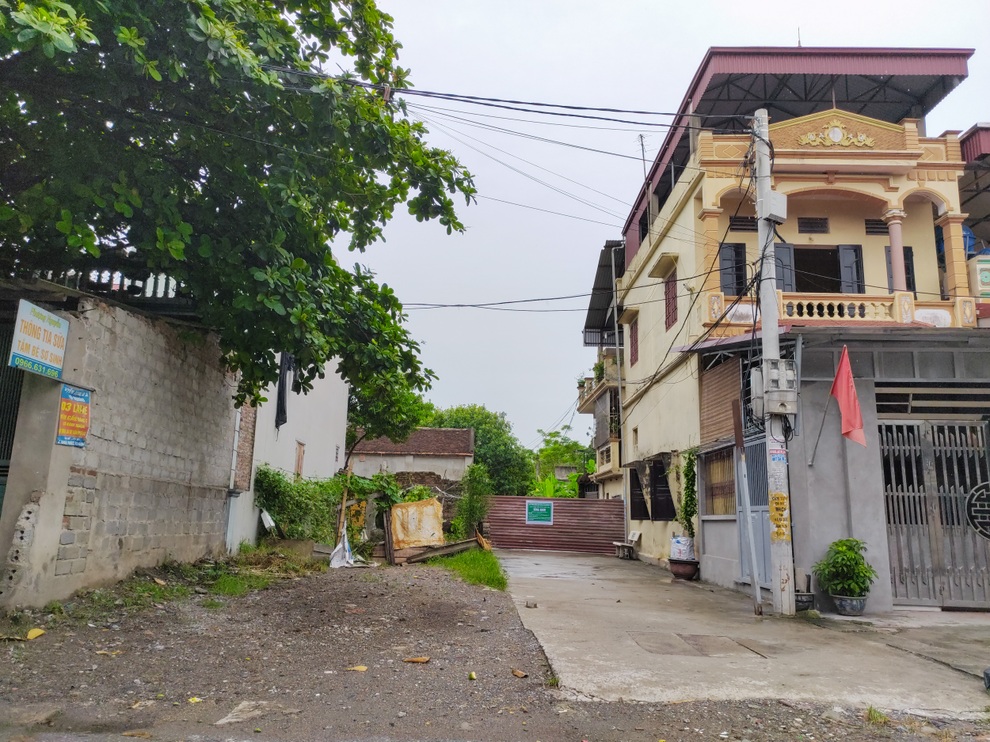 Cổng làng ở ngoại thành Hà Nội hóa chốt vùng xanh bảo vệ dân làng - 8 Cổng làng ở ngoại thành Hà Nội hóa chốt vùng xanh bảo vệ dân làng - 8