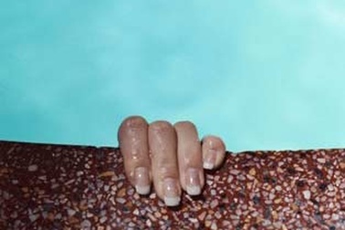 Nứt, gãy móng là do thiếu chất gì?