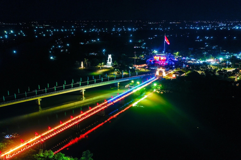Sâu lắng chương trình nghệ thuật Vĩ tuyến 17 - Khát vọng hòa bình - 3 Sâu lắng chương trình nghệ thuật Vĩ tuyến 17 - Khát vọng hòa bình - 3