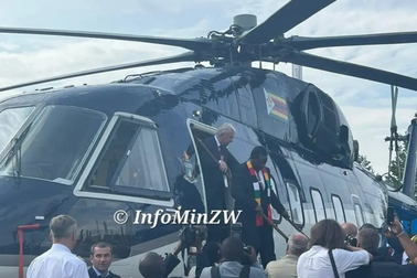 Ông Putin tặng trực thăng cho Tổng thống Zimbabwe