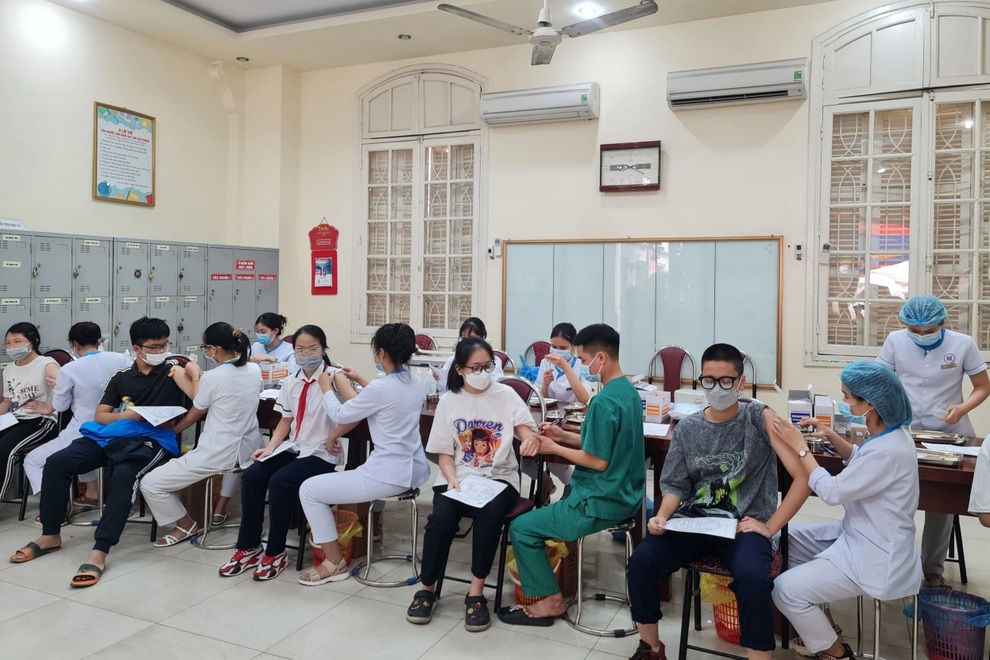 Hải Phòng: Gần 180.000 trẻ từ 12 đến 17 tuổi tiêm vaccine Covid-19 - 1 Hải Phòng: Gần 180.000 trẻ từ 12 đến 17 tuổi tiêm vaccine Covid-19 - 1