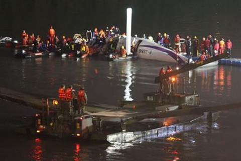 23 người chết trong tai nạn máy bay tại Đài Loan