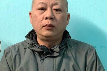 Hà Nội: Chuẩn bị thu gom rác, công nhân môi trường bị đánh gãy tay