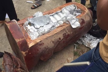 Bắt giữ 237 kg ma túy được giấu trong tượng gỗ tuồn về Việt Nam