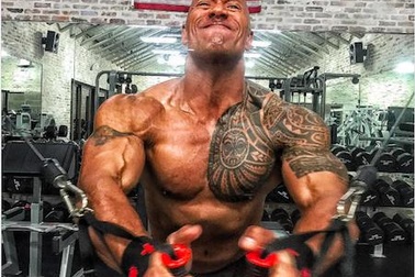 Choáng trước chế độ luyện tập giữ dáng của Dwayne “The Rock” Johnson
