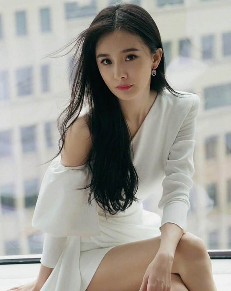 Dáng vóc thanh mảnh của “bà mẹ một con” Dương Mịch - 9 Dáng vóc thanh mảnh của “bà mẹ một con” Dương Mịch - 9