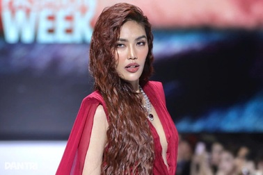 Lan Khuê nói về đam mê hàng hiệu và bí quyết tỏa sáng trên sàn diễn