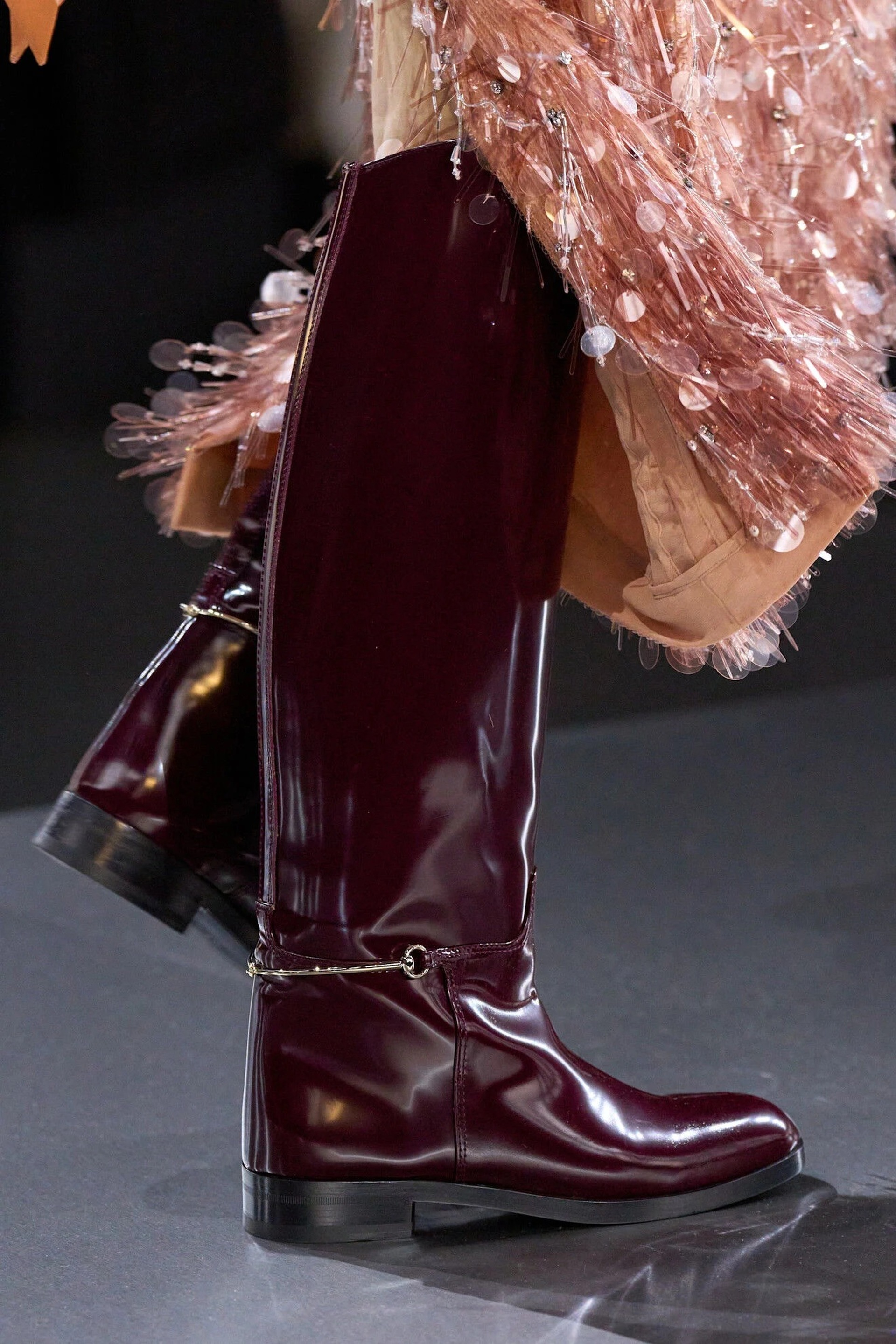 5 kiểu giày boots hot nhất hiện nay, giúp tôn vóc dáng gợi cảm - 14 5 kiểu giày boots hot nhất hiện nay, giúp tôn vóc dáng gợi cảm - 14