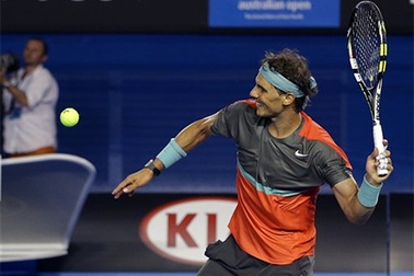 Nadal “bắt nạt” tay vợt tuổi teen của nước chủ nhà